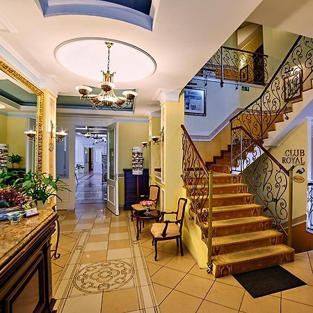 Villa Royal オストルフ・ビエルコポルスキ エクステリア 写真
