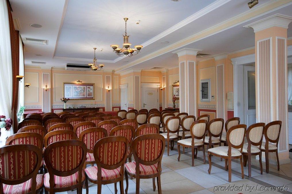 Villa Royal オストルフ・ビエルコポルスキ 設備 写真