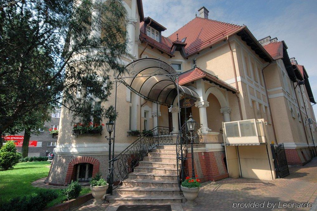 Villa Royal オストルフ・ビエルコポルスキ エクステリア 写真